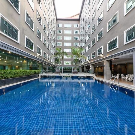 Ease Jomtien Hotel Buitenkant foto