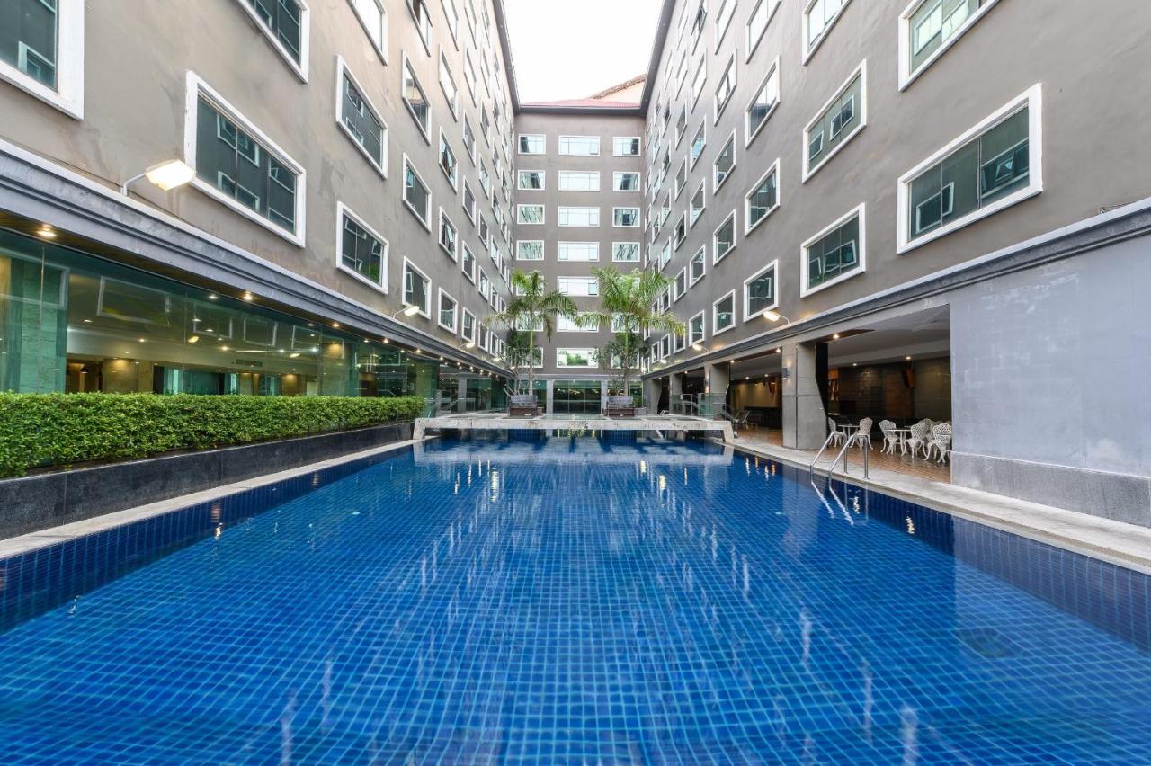 Ease Jomtien Hotel Buitenkant foto