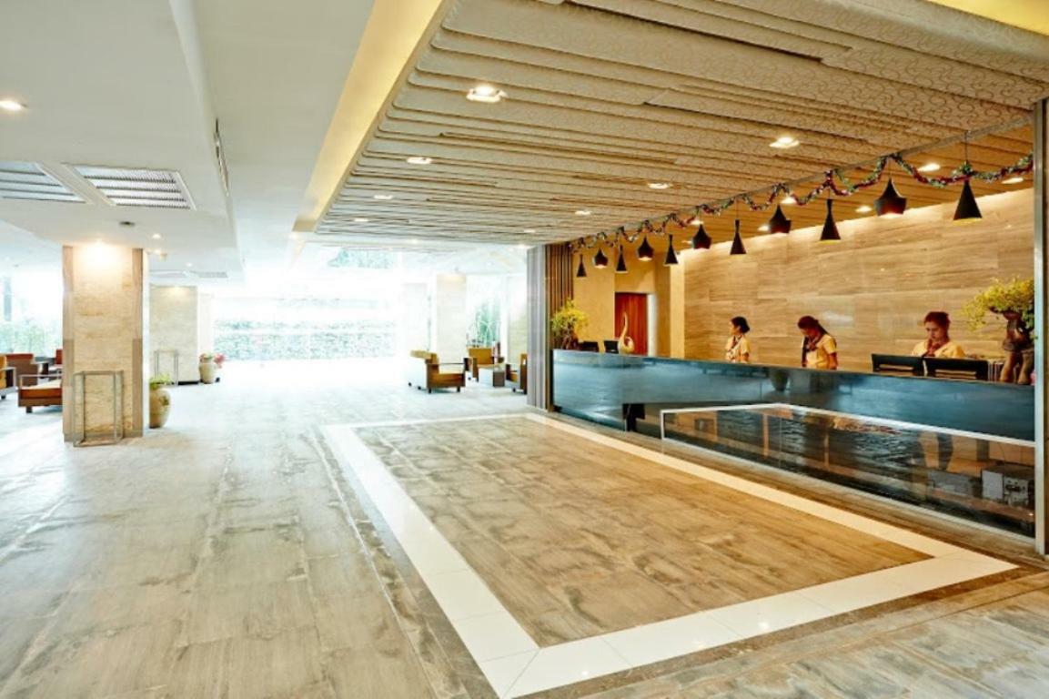 Ease Jomtien Hotel Buitenkant foto