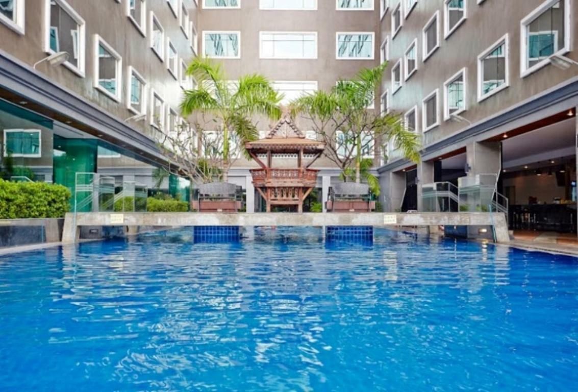Ease Jomtien Hotel Buitenkant foto