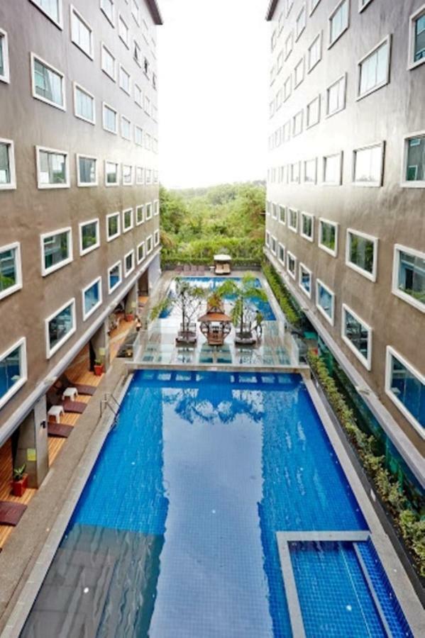 Ease Jomtien Hotel Buitenkant foto