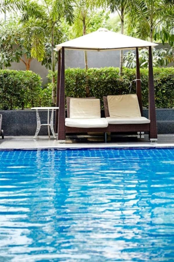 Ease Jomtien Hotel Buitenkant foto