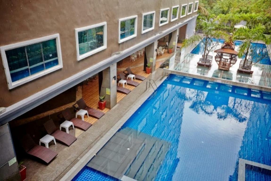 Ease Jomtien Hotel Buitenkant foto