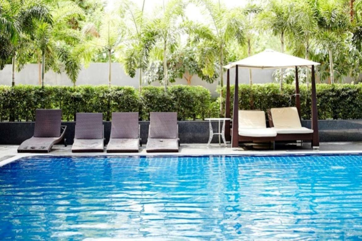 Ease Jomtien Hotel Buitenkant foto
