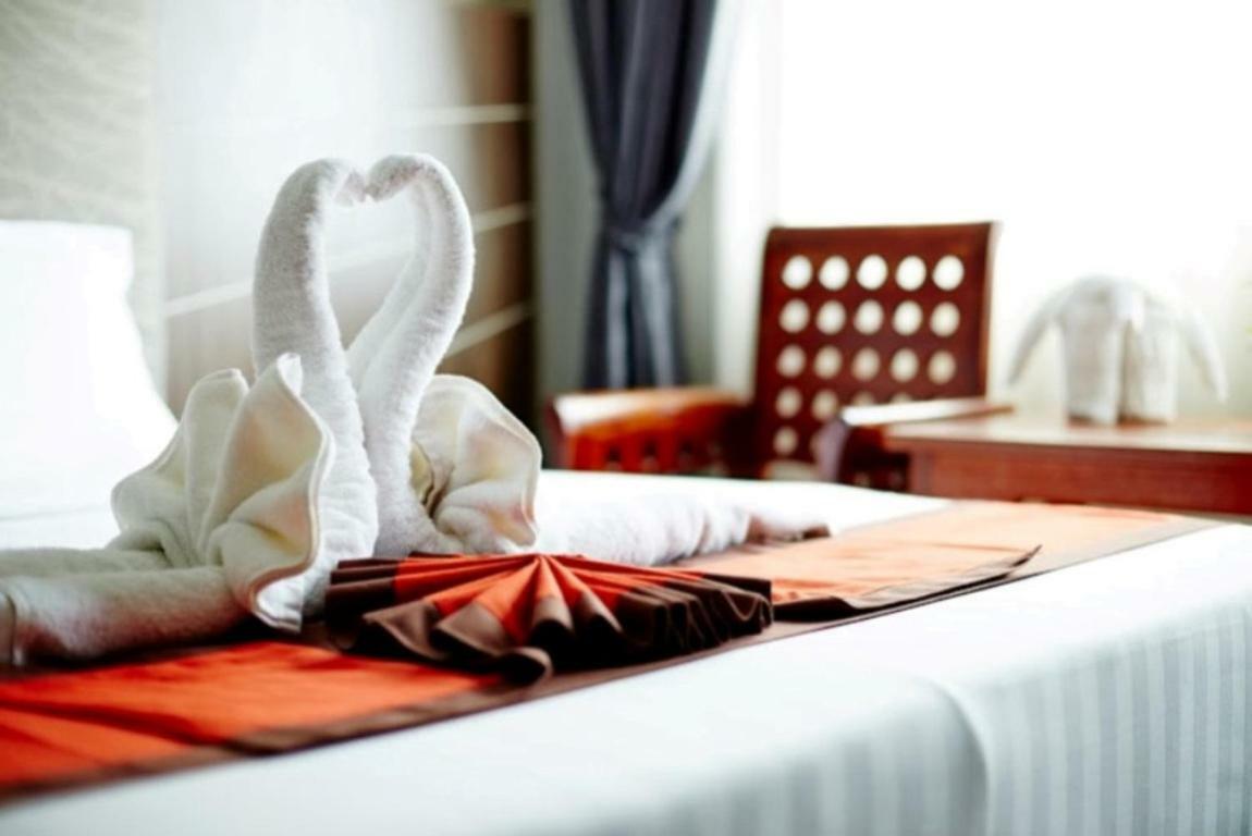 Ease Jomtien Hotel Buitenkant foto