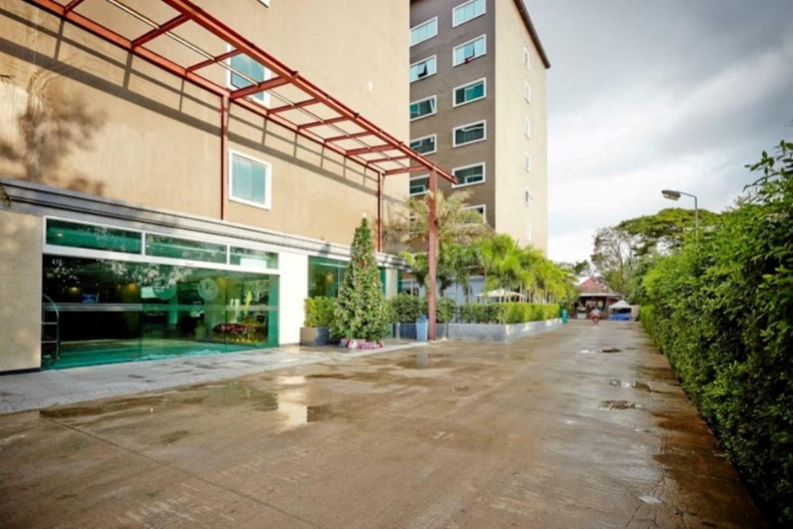Ease Jomtien Hotel Buitenkant foto