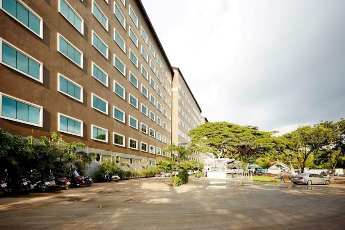 Ease Jomtien Hotel Buitenkant foto