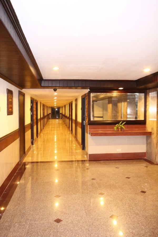 Ease Jomtien Hotel Buitenkant foto